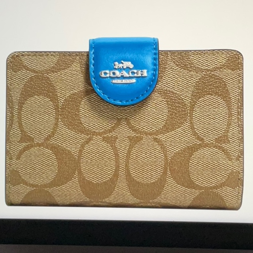 NWT Coach Medium Corner Zip Wallet in Signature Canvas Kaki/Racer Blue C0082
